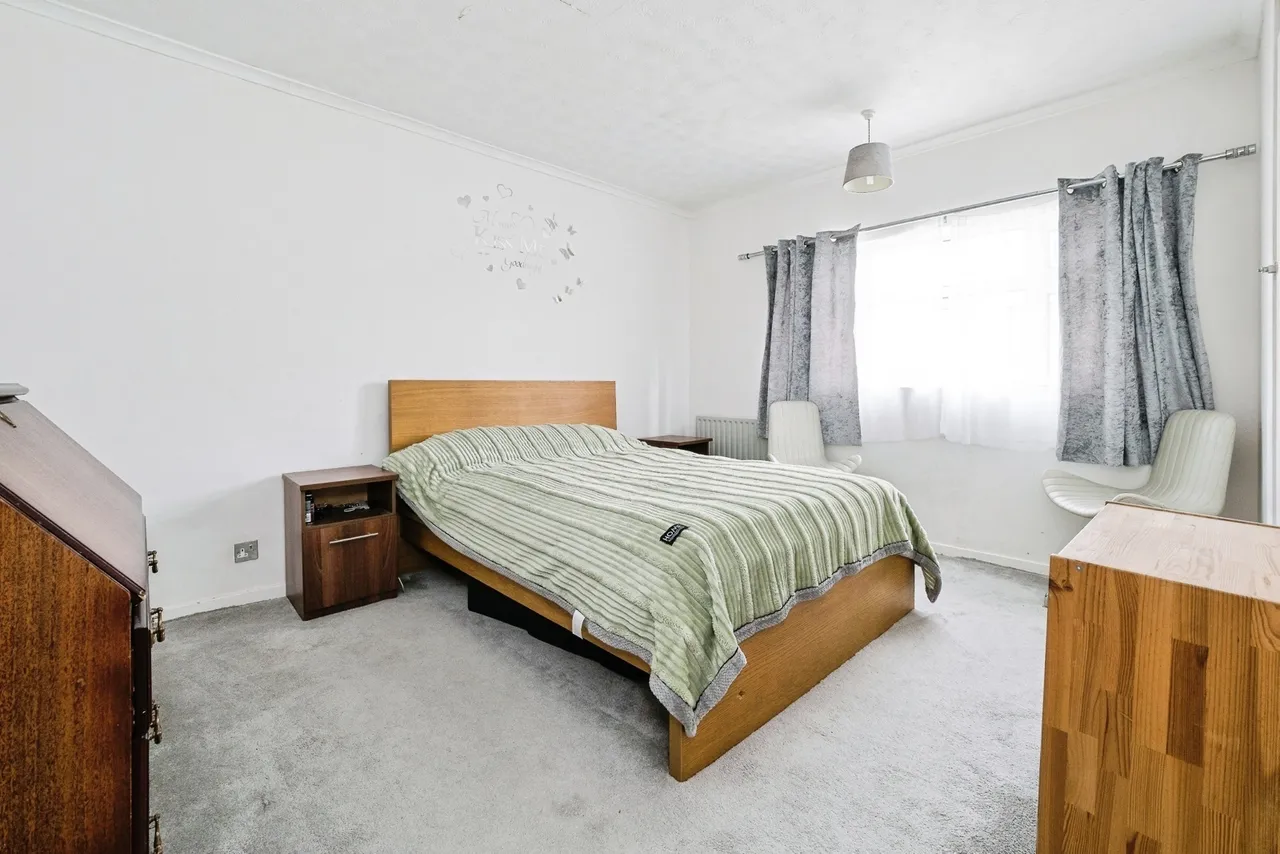 Harlow Road, RAINHAM, Essex, RM13, photo 11