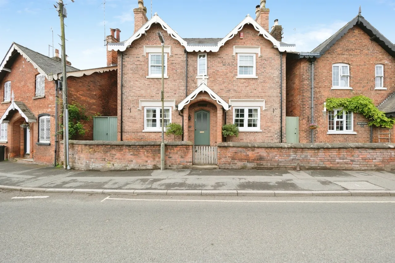 3 bed house for sale, High Street, Repton, DE65