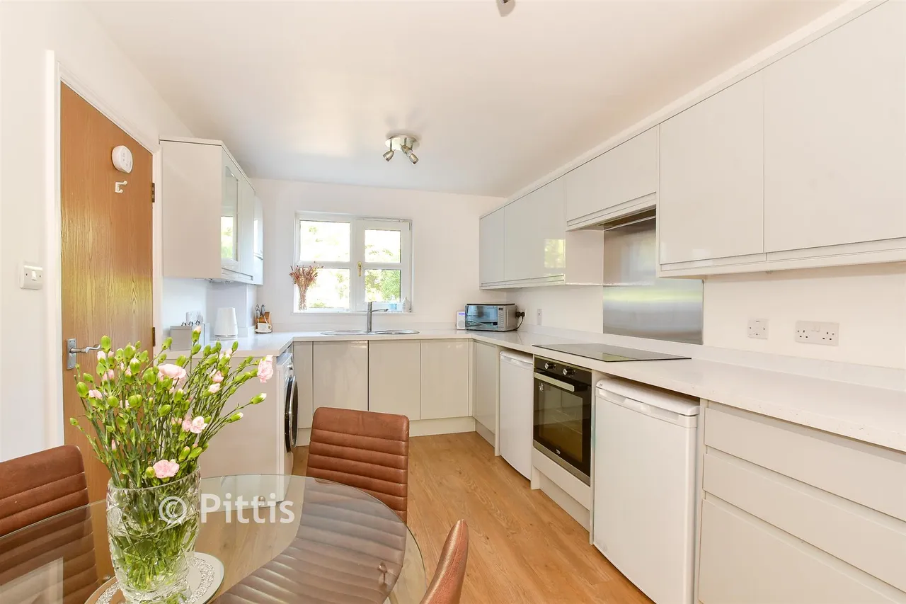 East Hill Road, Ryde, PO33, photo 4