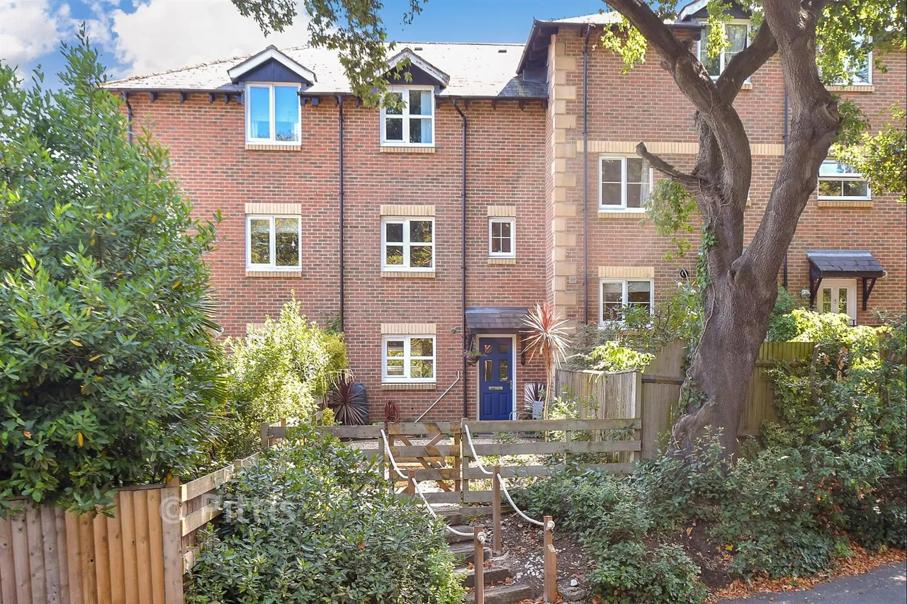4 bed house for sale, East Hill Road, Ryde, PO33