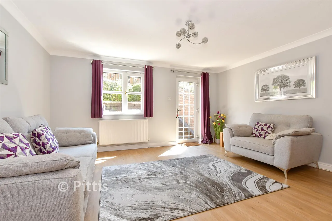 East Hill Road, Ryde, PO33, photo 5