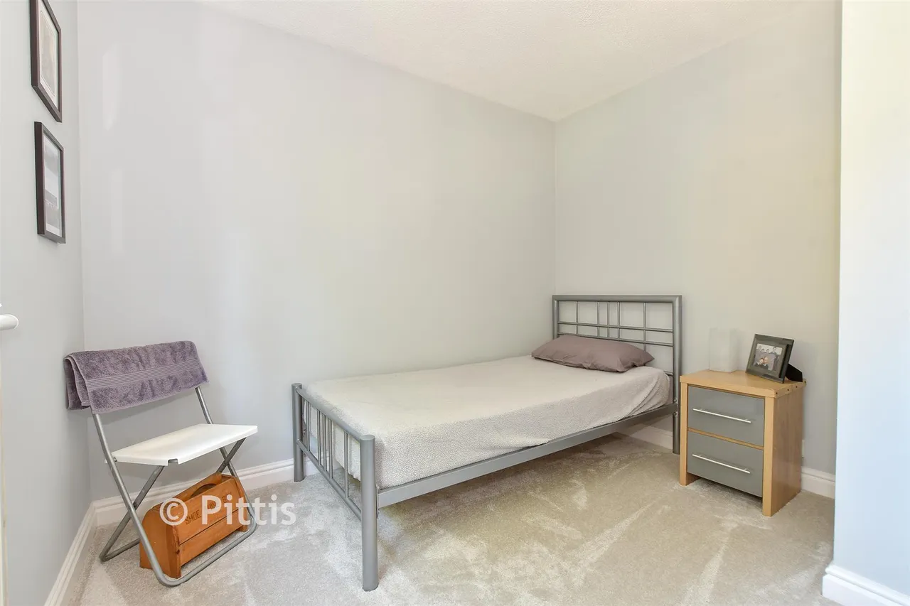 East Hill Road, Ryde, PO33, photo 8