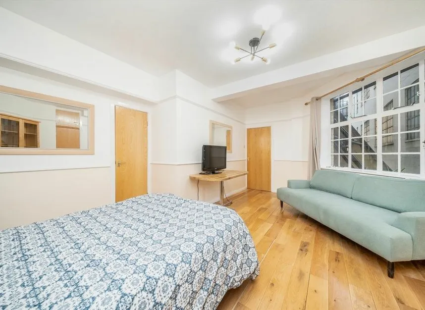 Woburn Place, Bloomsbury, WC1H, photo 2