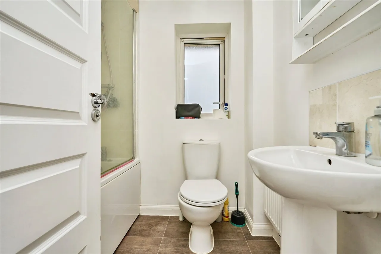 Godric Road, Newport, PO30, photo 13