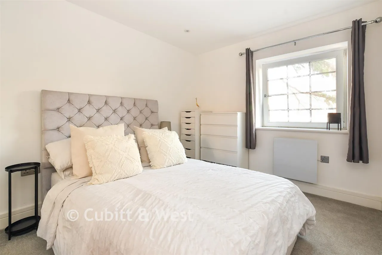 Victoria Road, Horley, RH6, photo 7
