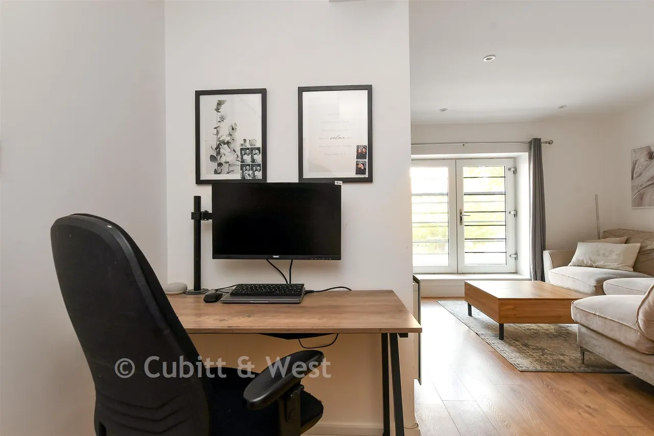 Victoria Road, Horley, RH6, photo 6