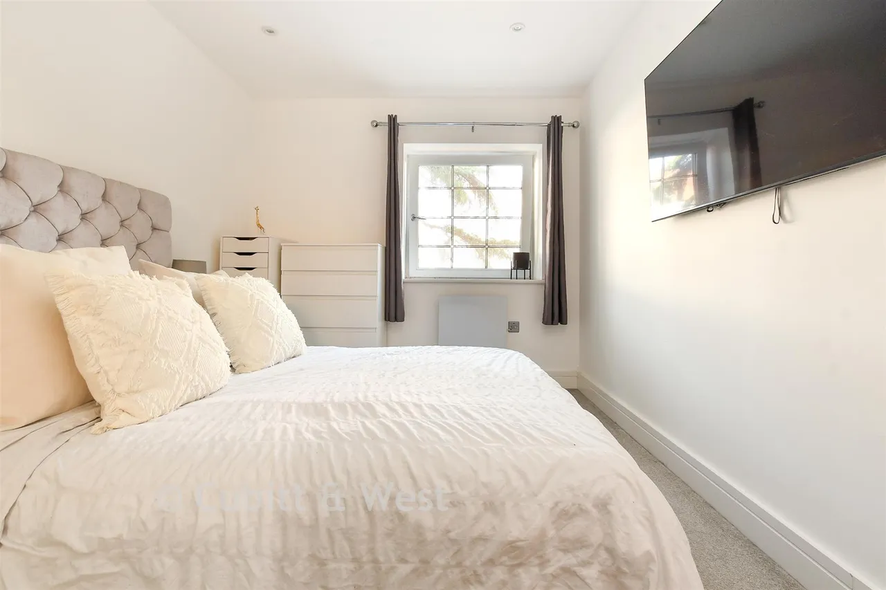 Victoria Road, Horley, RH6, photo 8