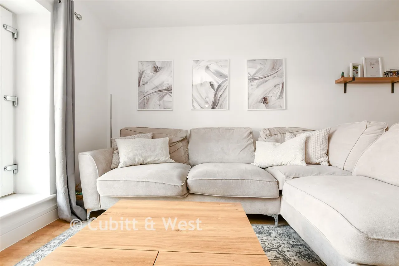 Victoria Road, Horley, RH6, photo 5