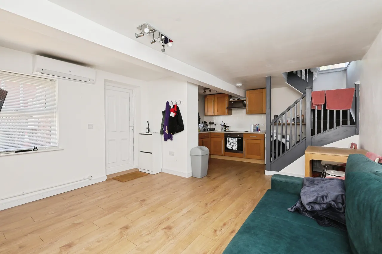 Newcastle Avenue, Worksop, photo 5