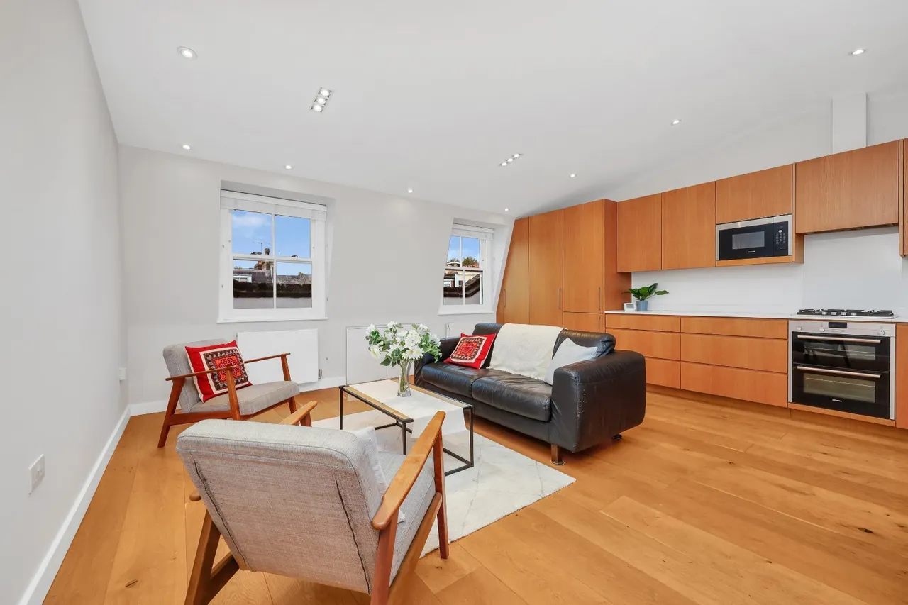 2 bed flat to rent, Chalcot Road, Primrose Hill, NW1