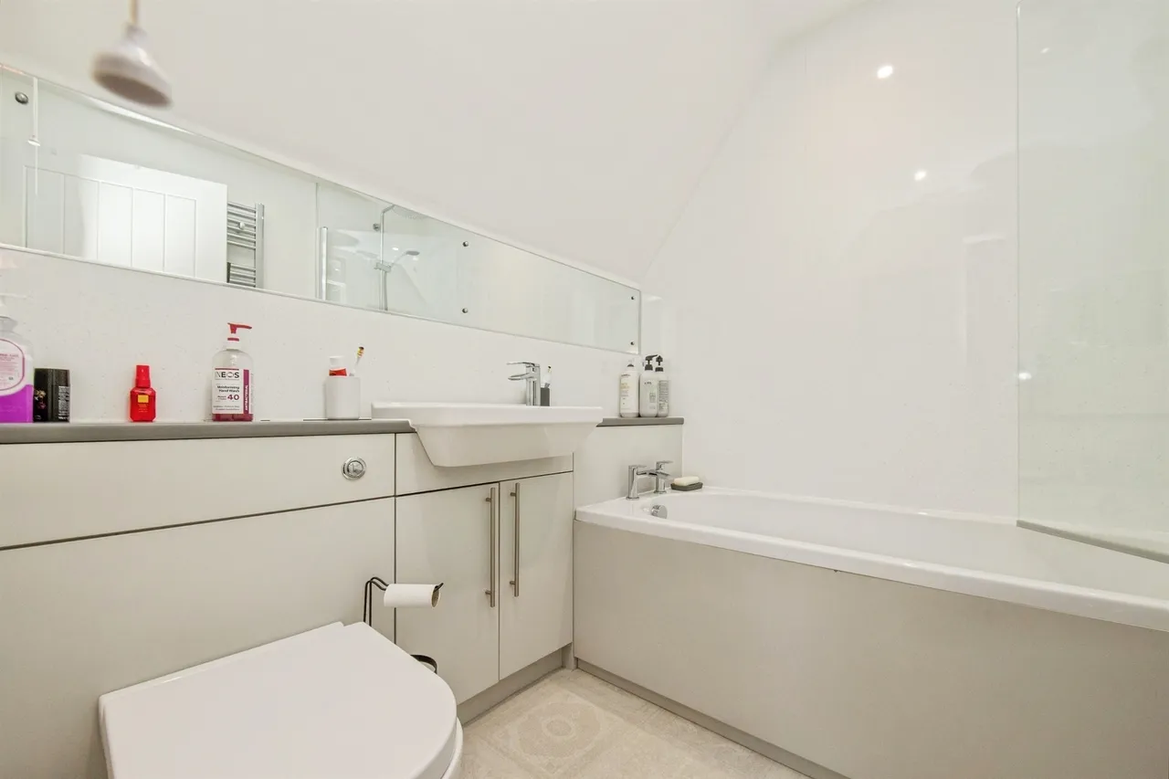 Holyrood Close, Ipswich, IP2, photo 12