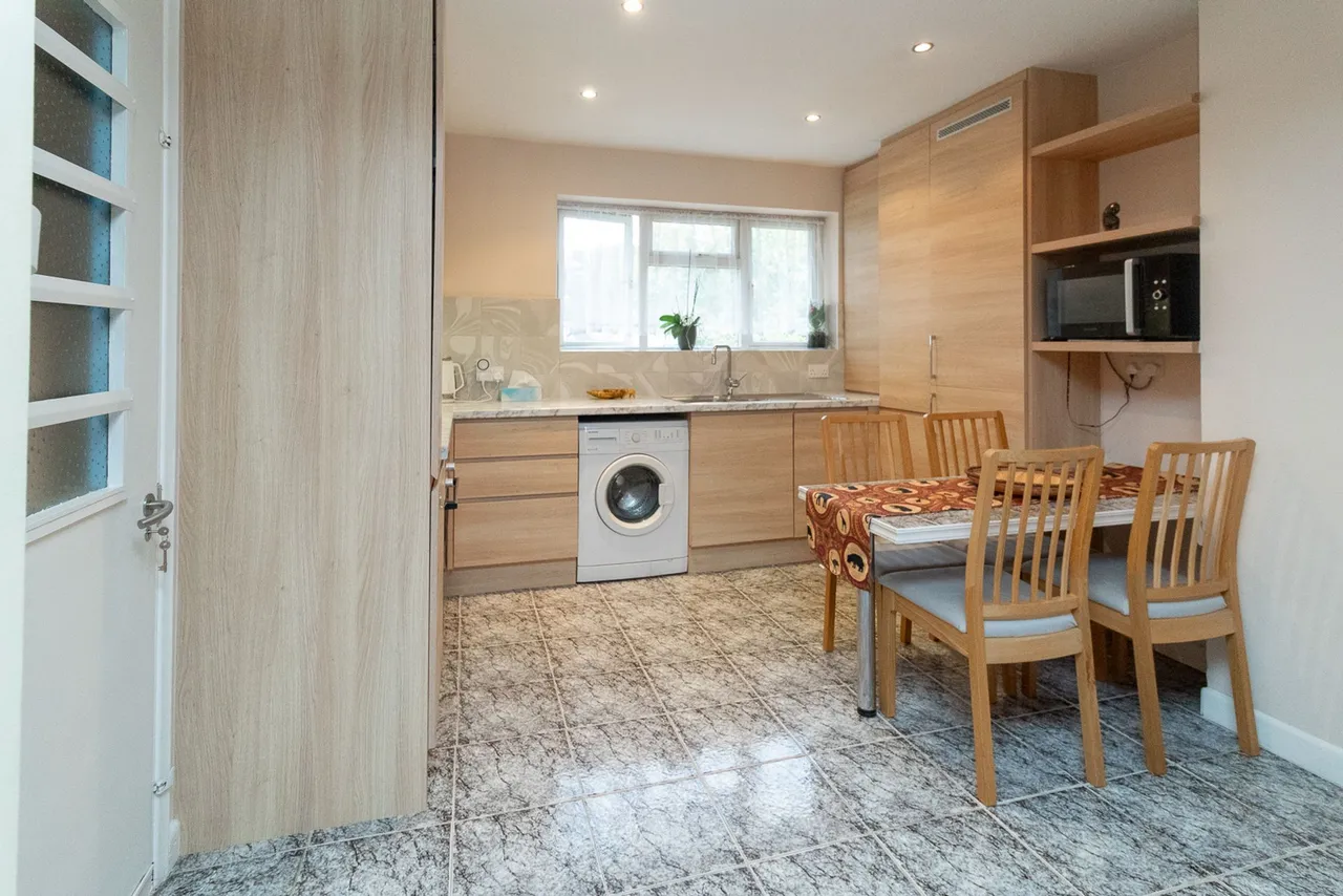 Heronsgate, Edgware, HA8, photo 2