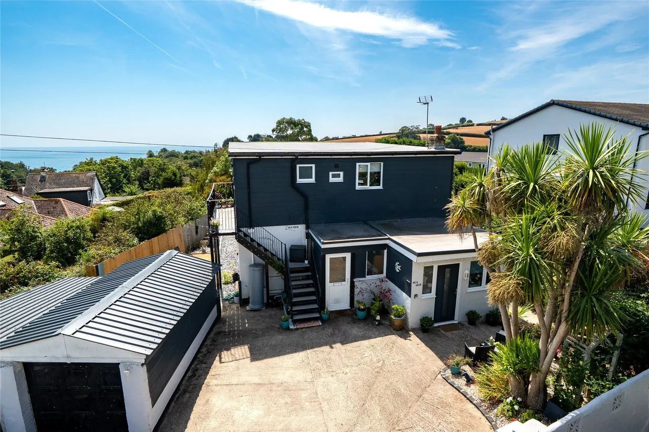 5 bed property for sale, Teignmouth Road, Dawlish, EX7