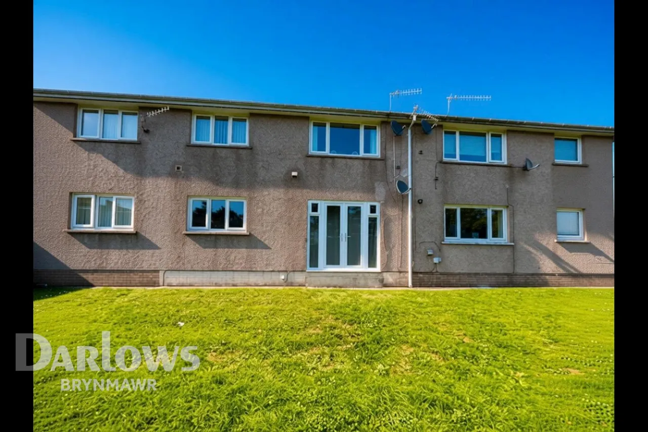 2 bed flat for sale, Bronhafod Street, Brynmawr