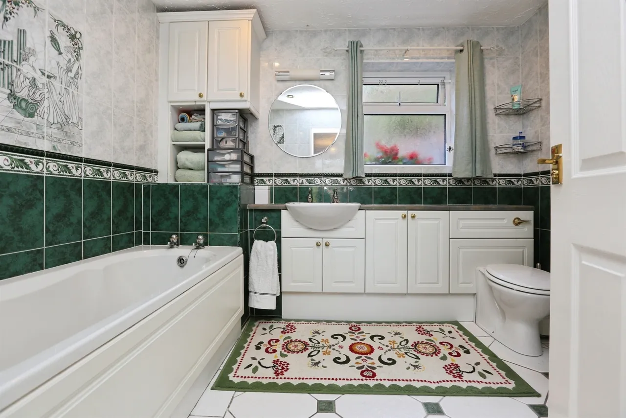 School Road, Bursledon, SO31, photo 13