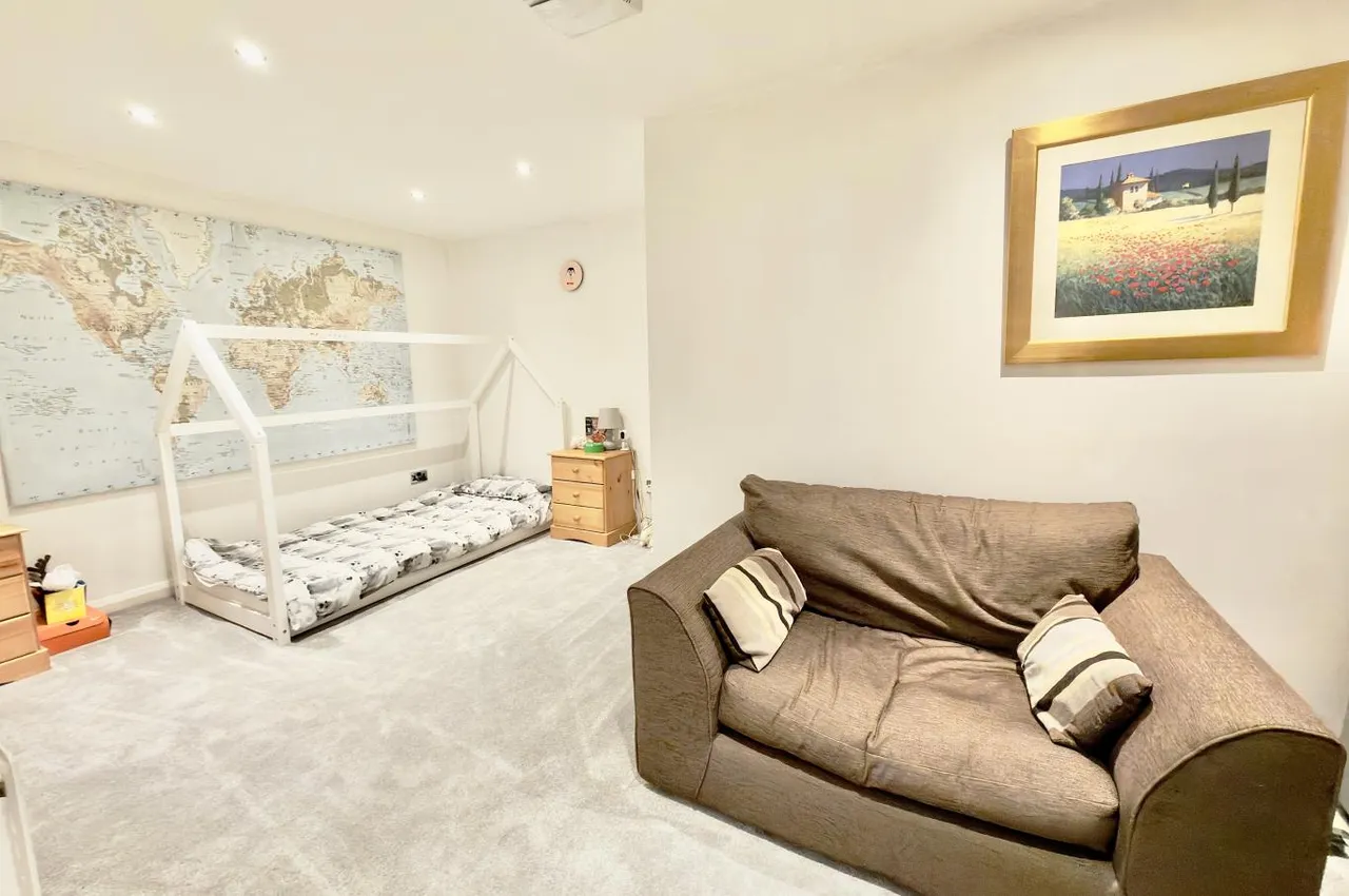 St Ives Gardens, BH2, photo 10