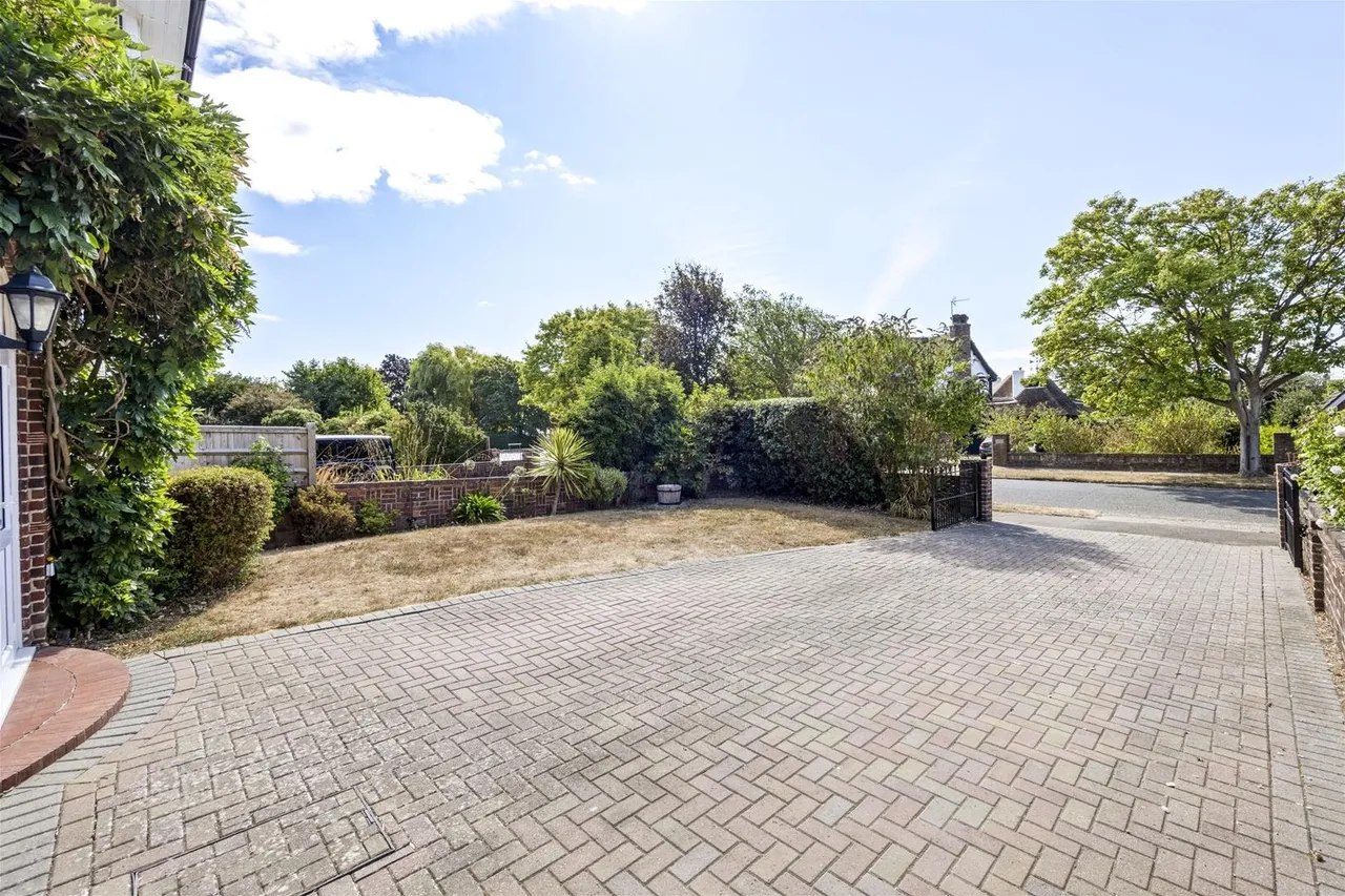 Ashurst Drive, Goring By Sea, Worthing, photo 27