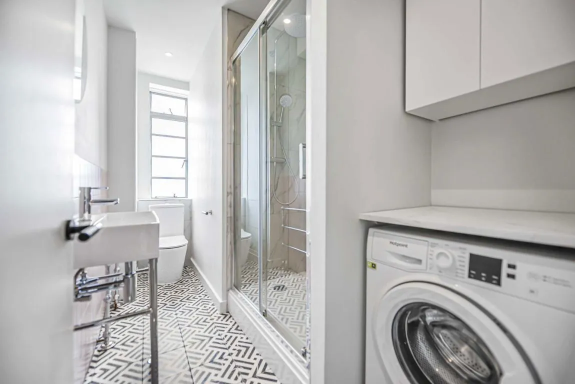 Balham High Road, SW17, photo 5