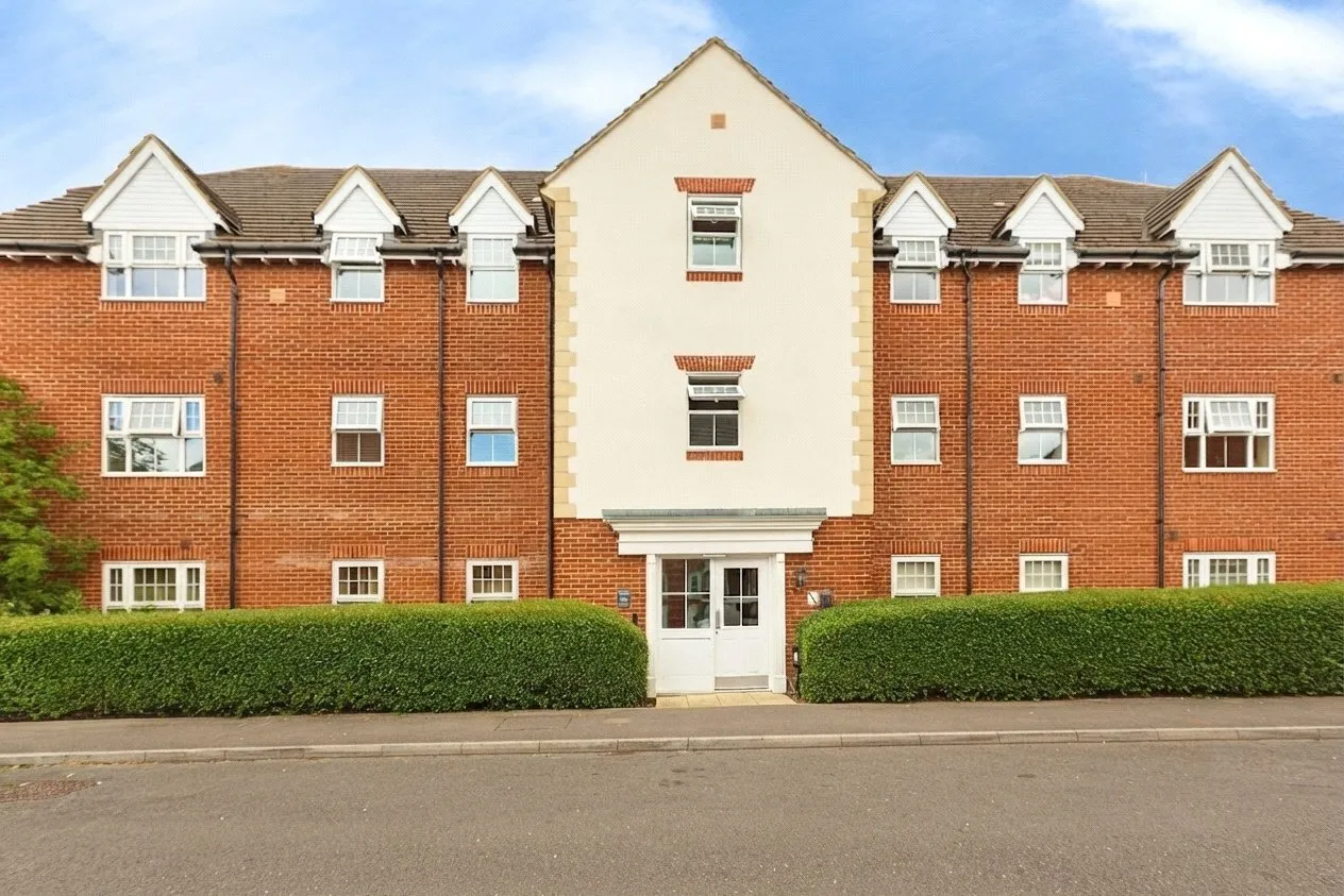 2 bed flat for sale — Hancock Close, Aylesbury, Buckinghamshire, HP21