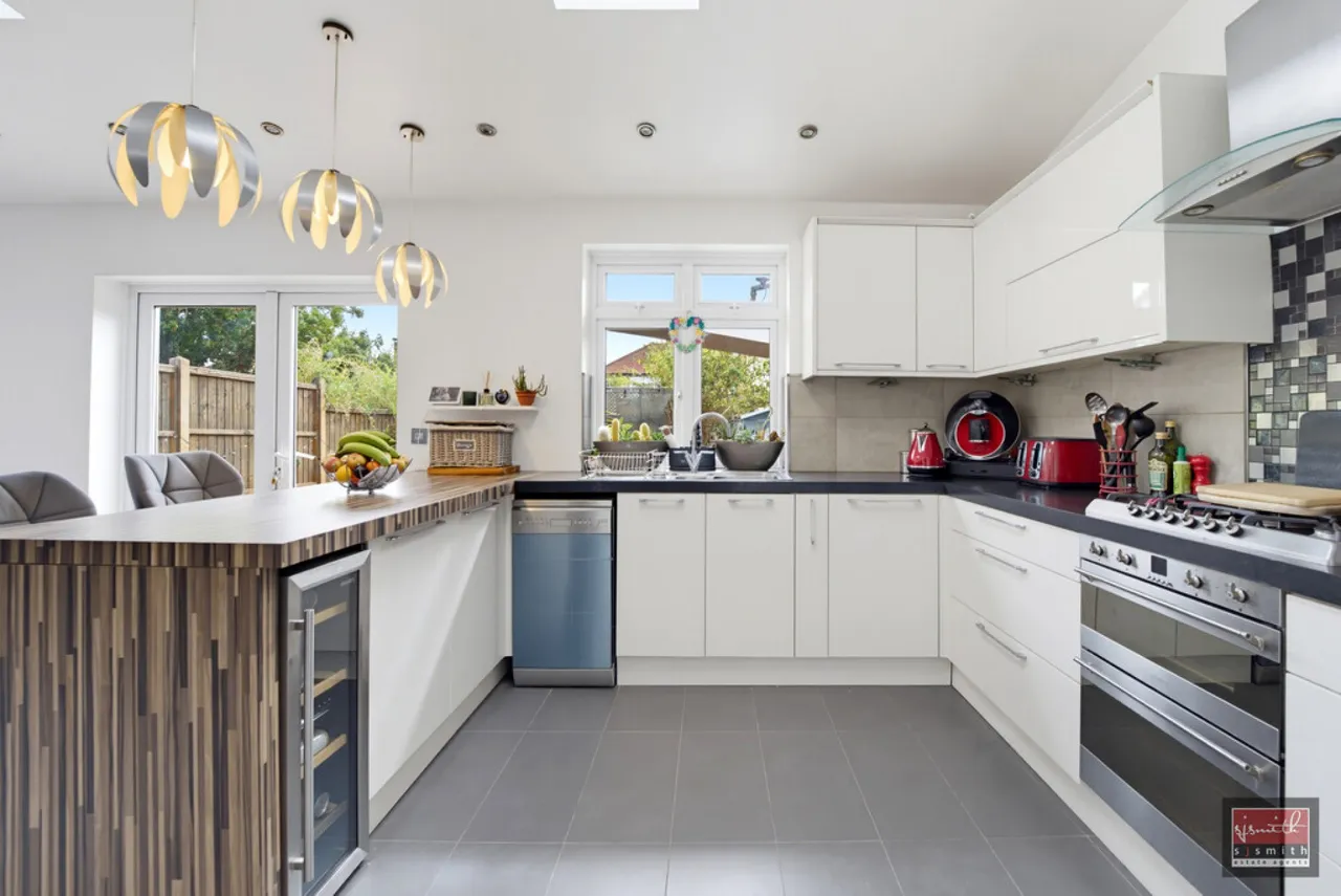 Templedene Avenue, Staines-upon-Thames, TW18, photo 4