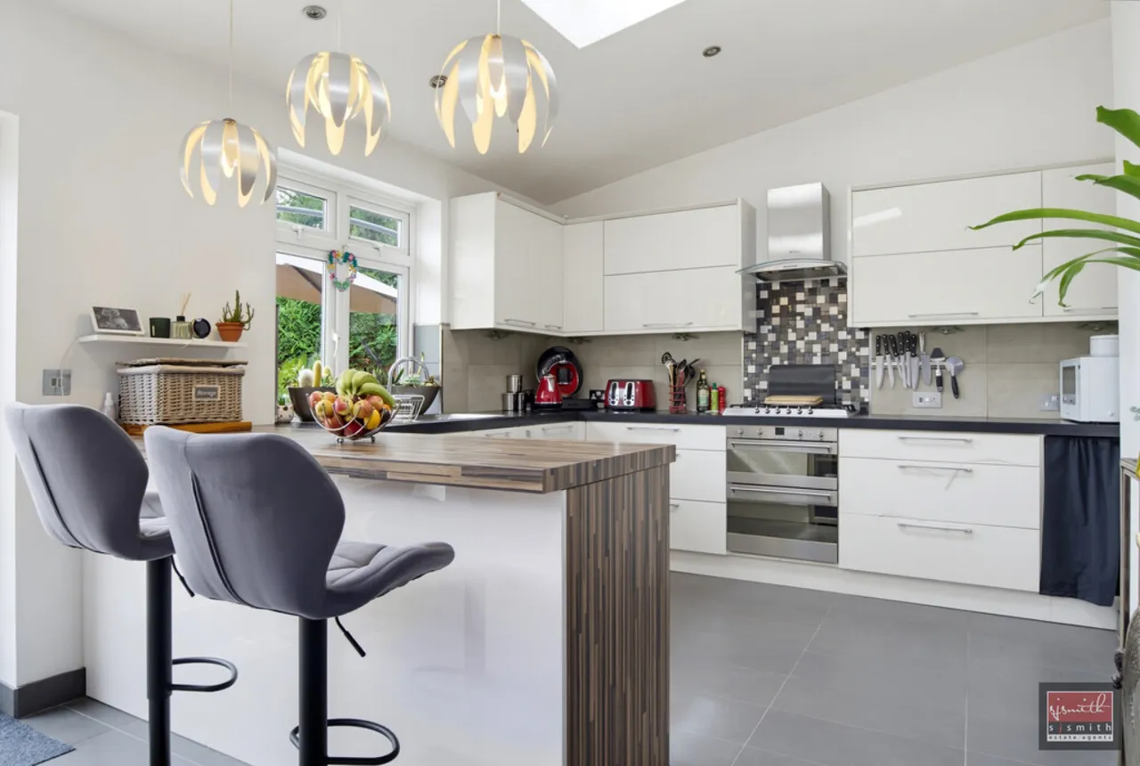 Templedene Avenue, Staines-upon-Thames, TW18, photo 3