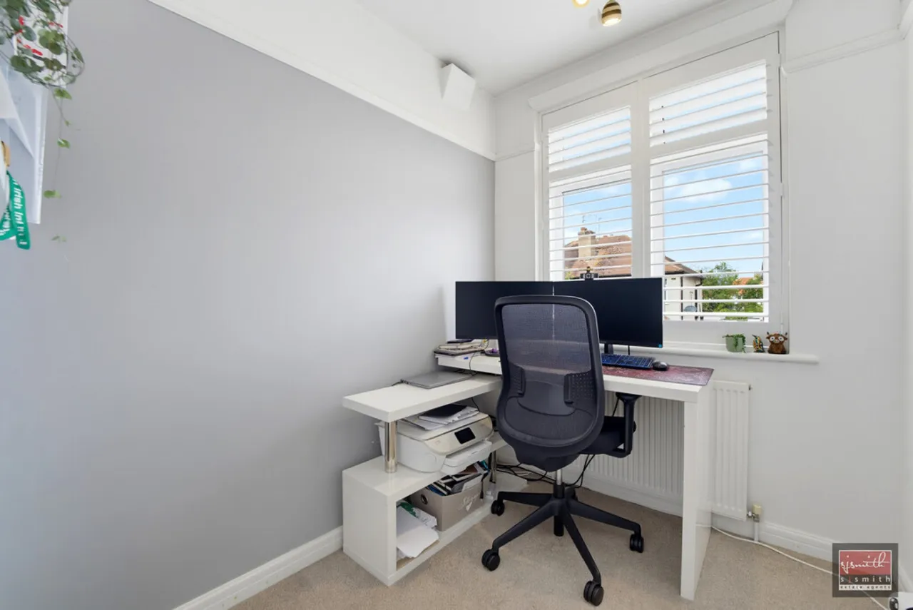 Templedene Avenue, Staines-upon-Thames, TW18, photo 16