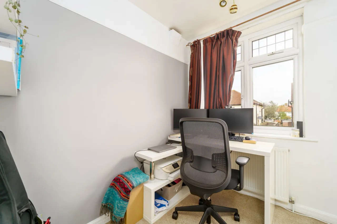 Templedene Avenue, Staines-upon-Thames, TW18, photo 21