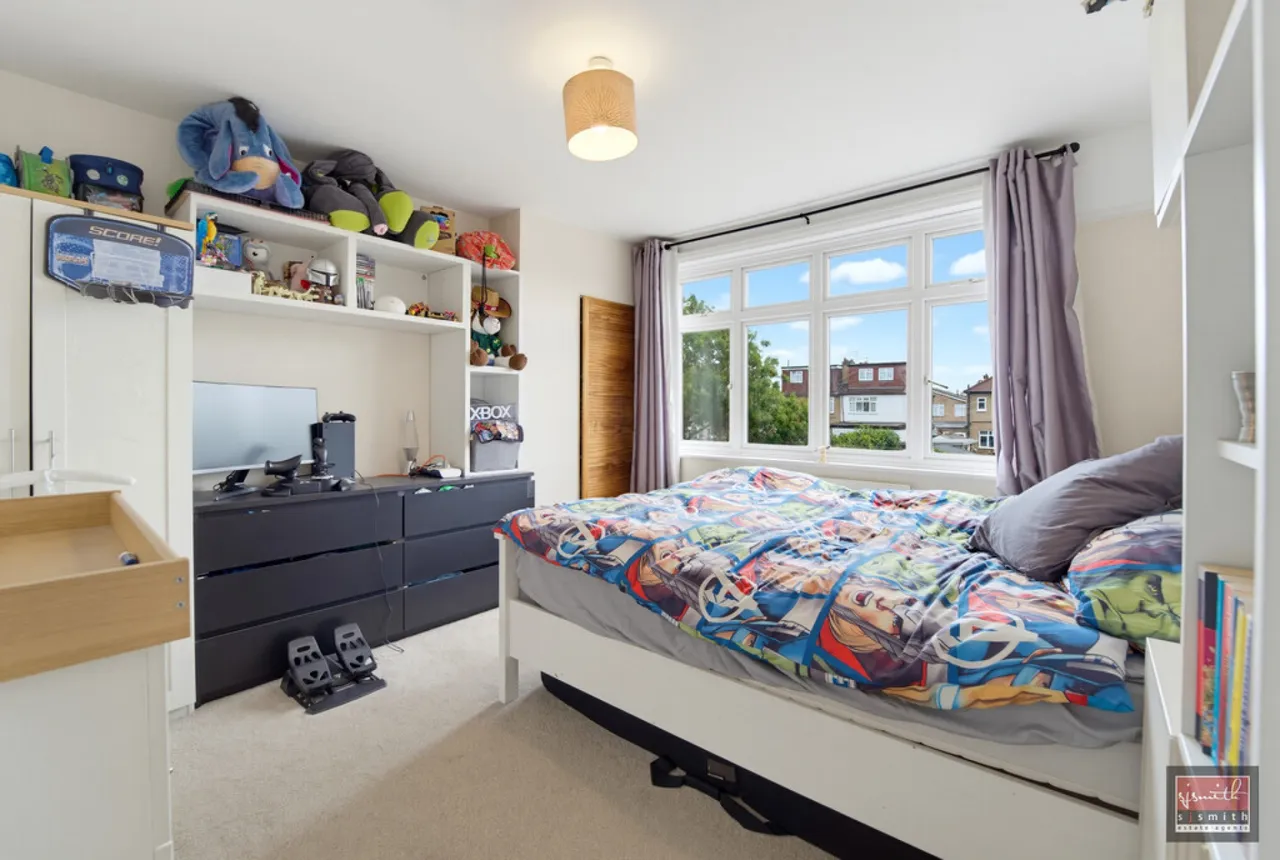 Templedene Avenue, Staines-upon-Thames, TW18, photo 13