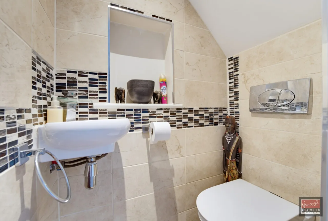 Templedene Avenue, Staines-upon-Thames, TW18, photo 9