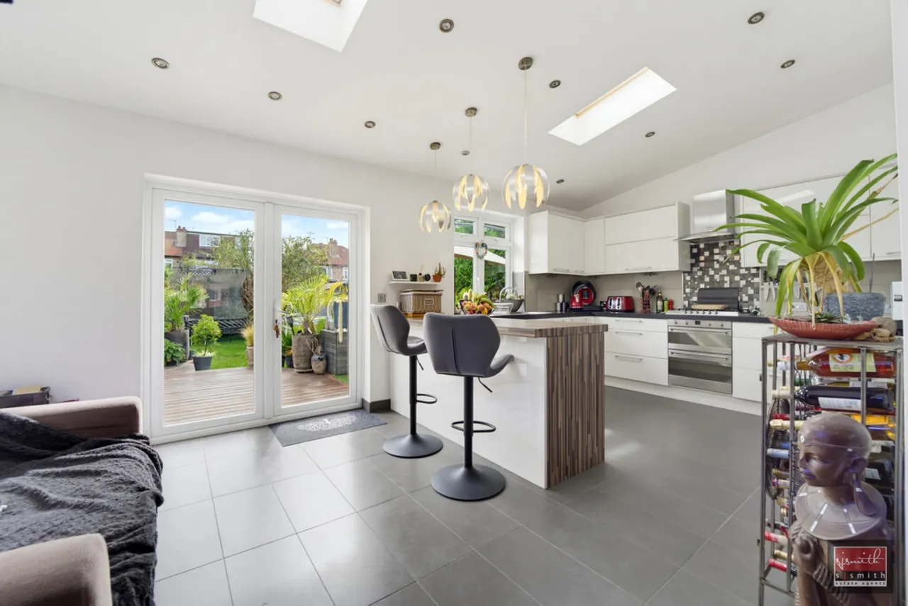 Templedene Avenue, Staines-upon-Thames, TW18, photo 2
