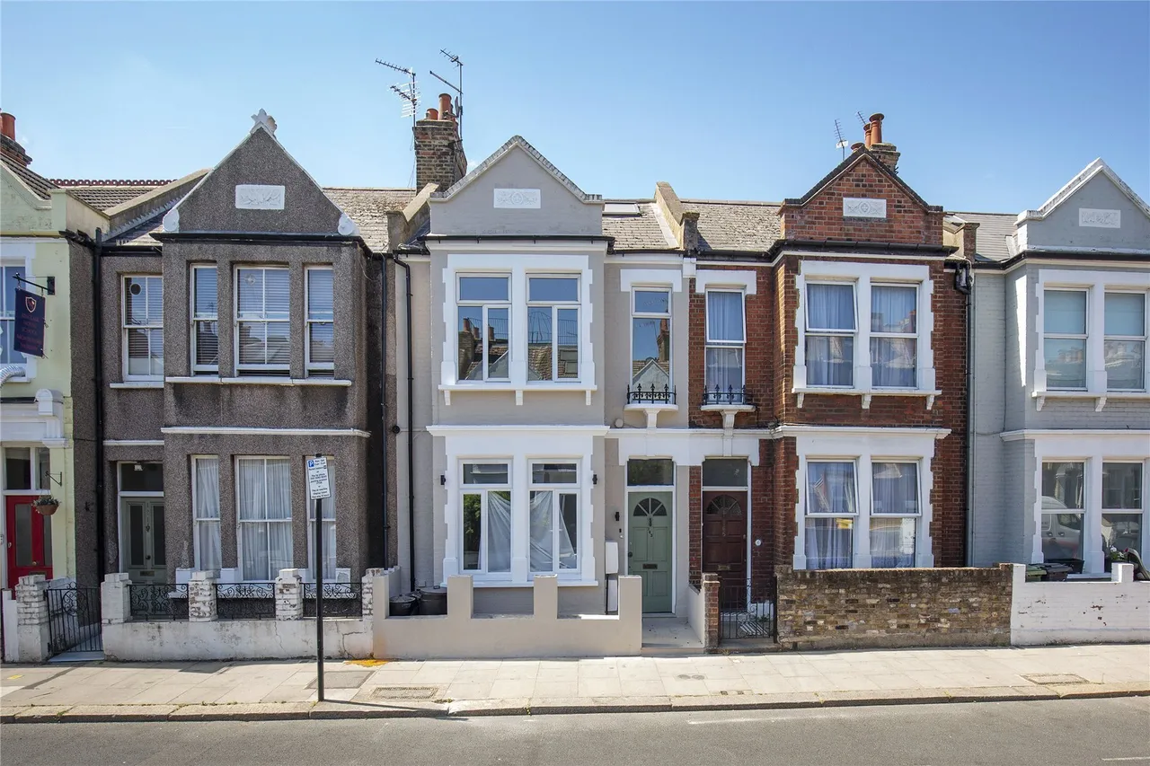 3 bed flat for sale — Munster Road, Fulham, SW6