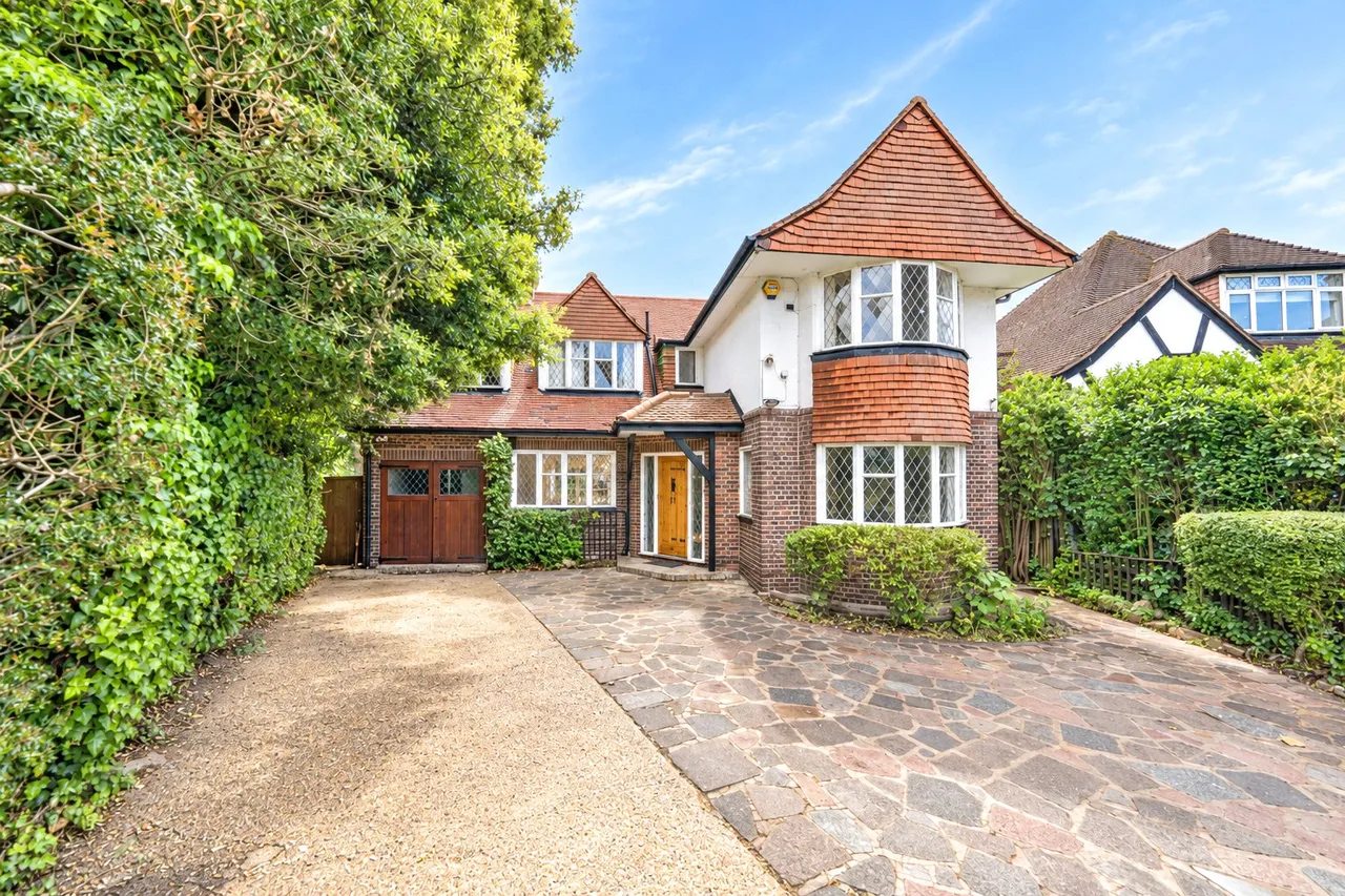 4 bed house for sale, Cavendish Drive, Edgware, HA8