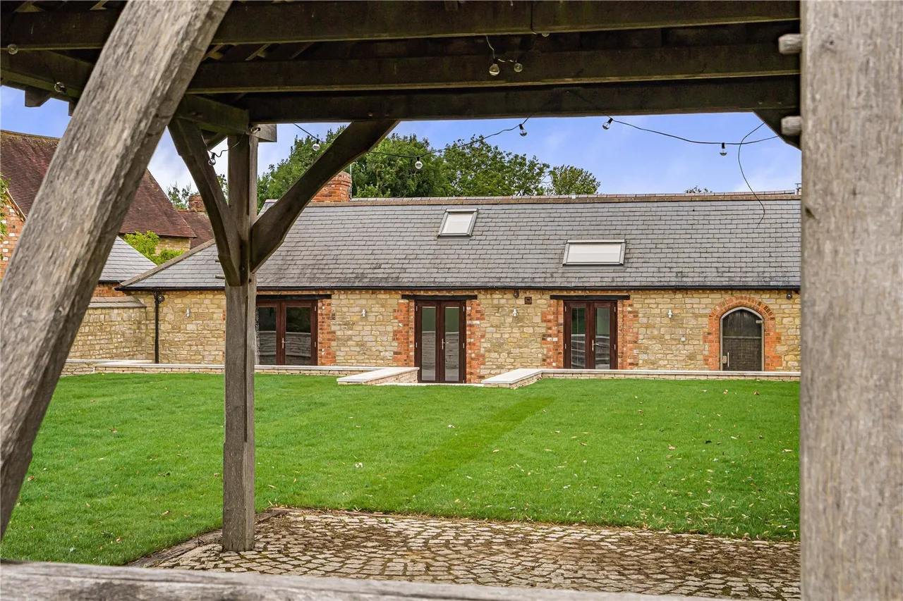 Careys Road, Pury End, NN12, photo 22