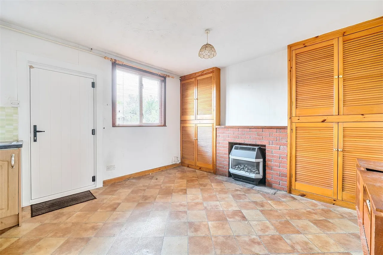 Estcourt Crescent, Devizes, SN10, photo 4