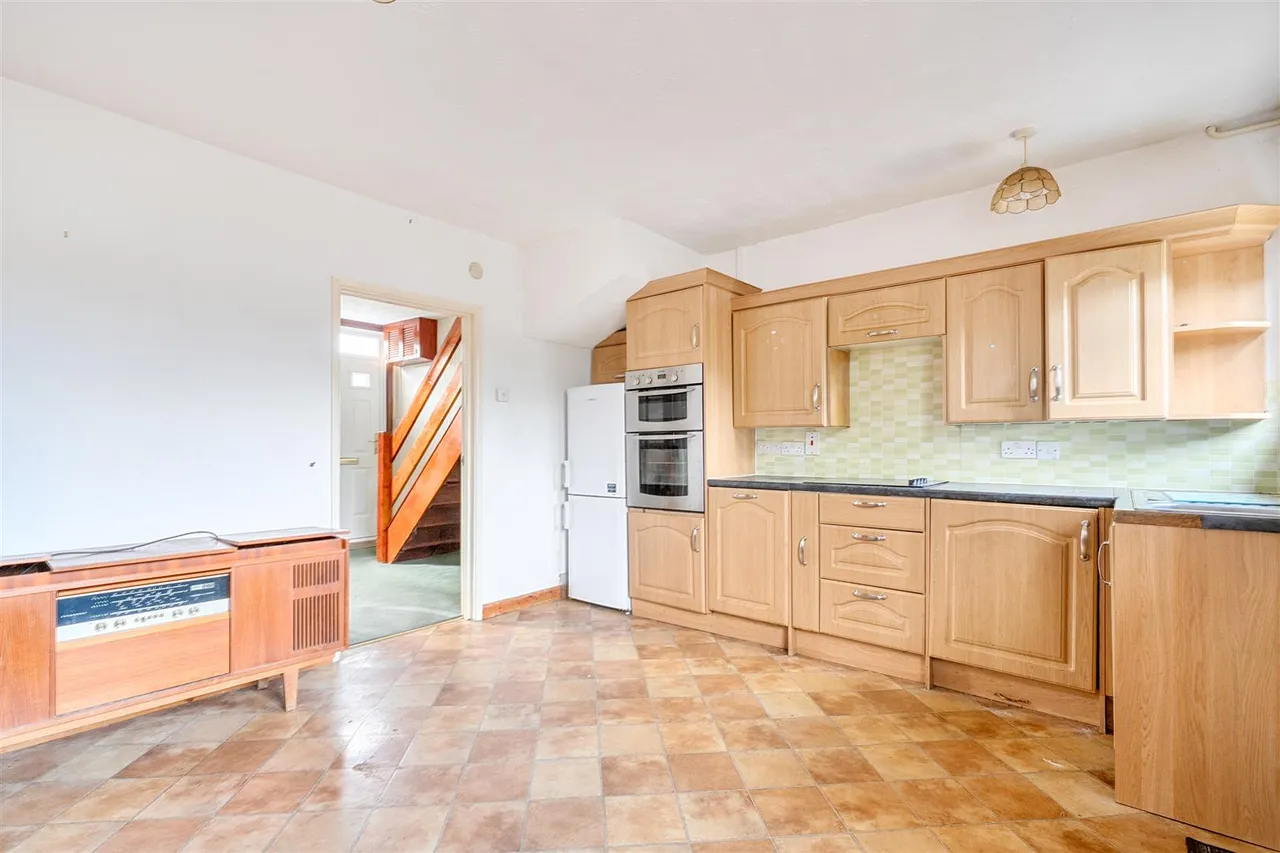 Estcourt Crescent, Devizes, SN10, photo 5