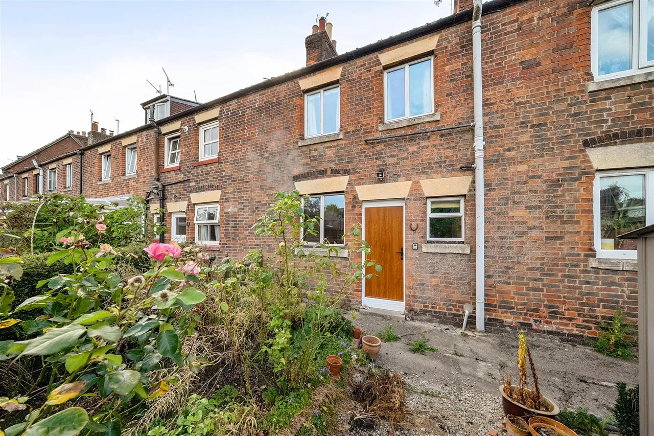 2 bed house for sale, Estcourt Crescent, Devizes, SN10