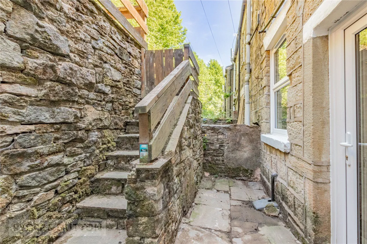 Vale Side, Mossley, OL5, photo 19