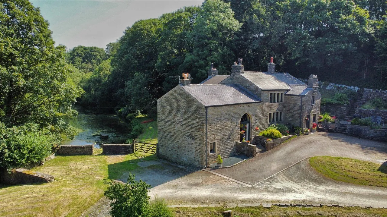 Burnley Road East, Lumb, BB4, photo 4