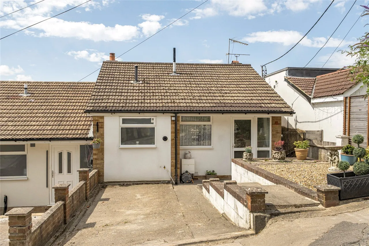 2 bed house for sale — Sunningvale Avenue, Biggin Hill, Westerham, TN16