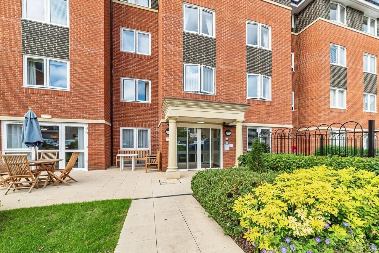 1 bed flat for sale, London Road, Basingstoke, RG21