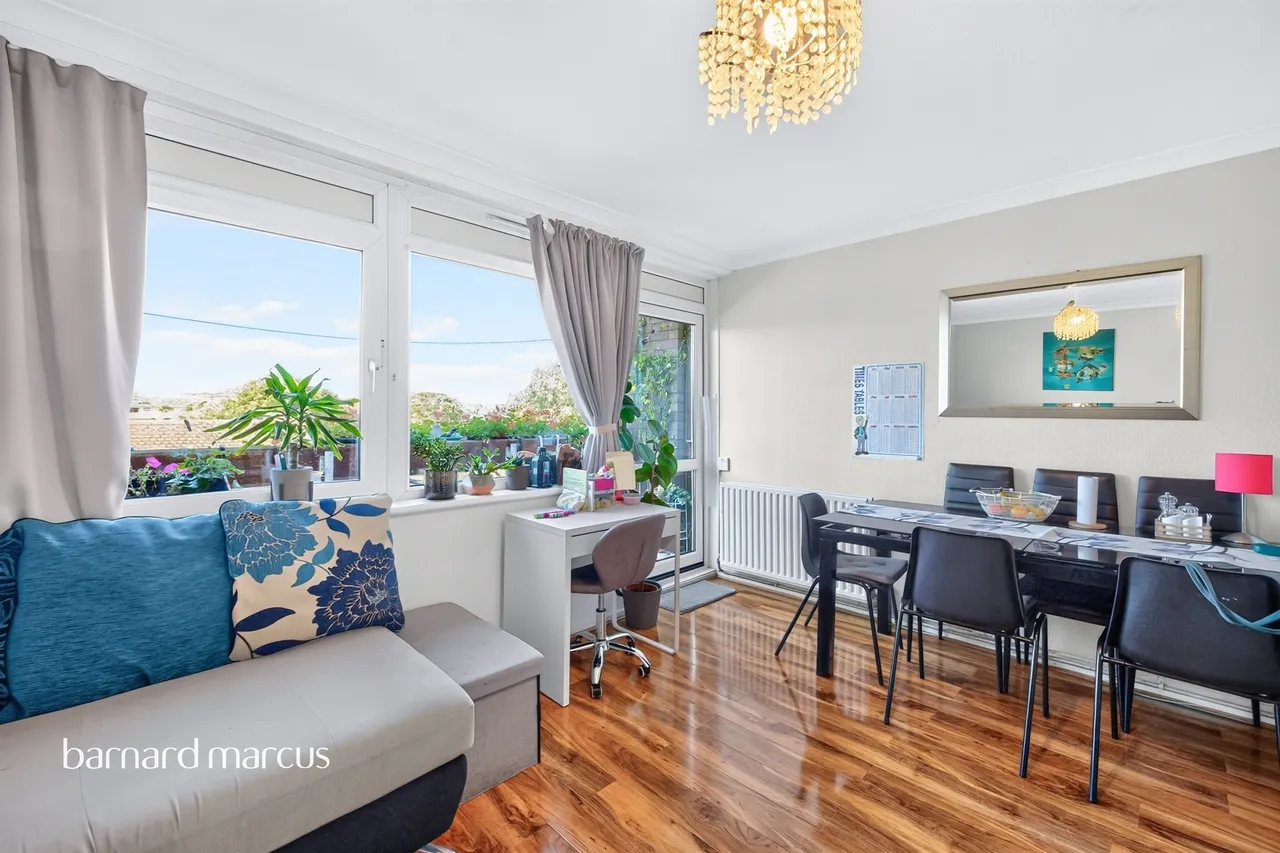 3 bed flat for sale, Mursell Estate, London, SW8