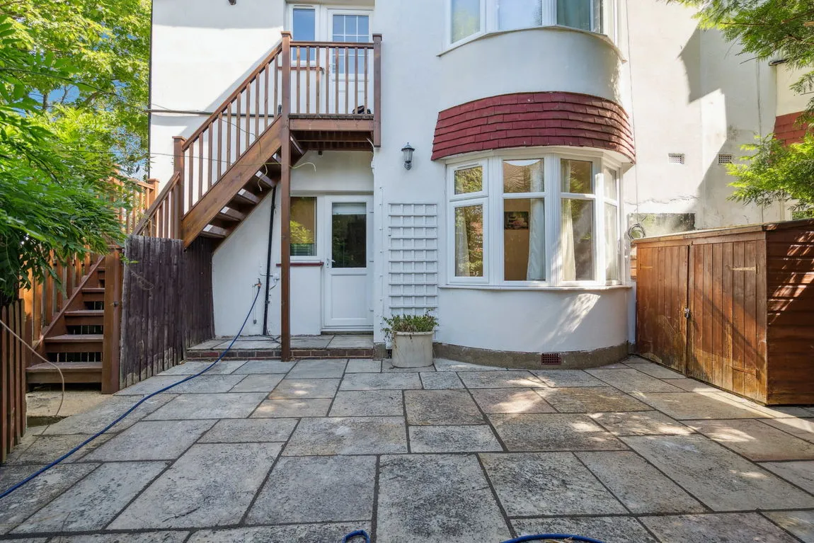 West End Court, Pinner, HA5, photo 6