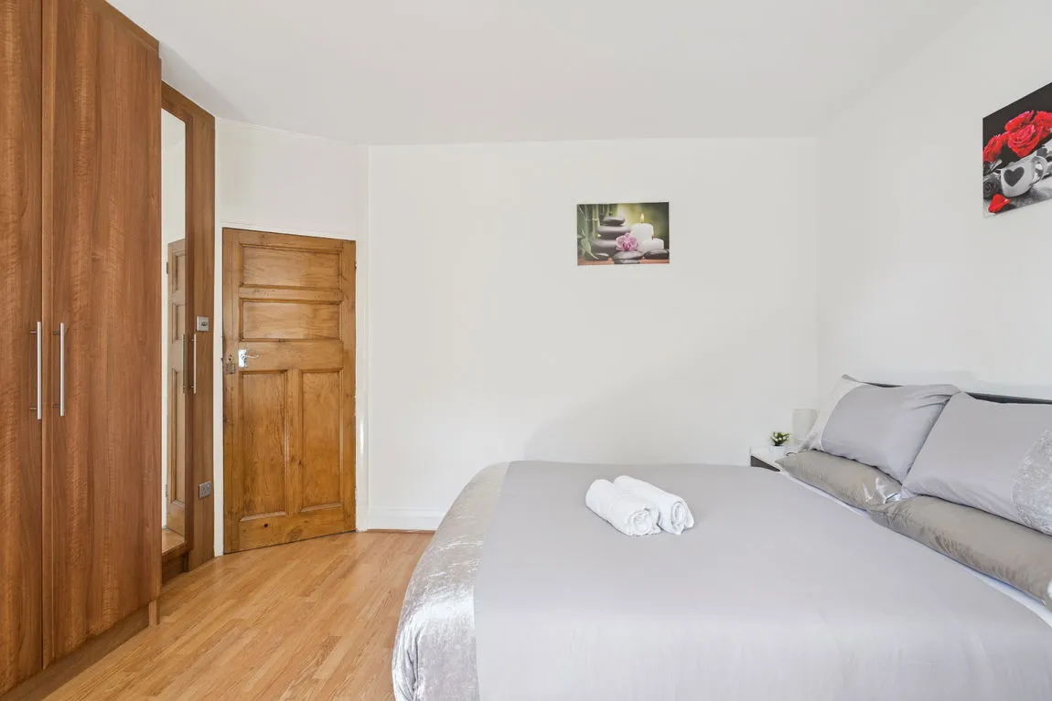 West End Court, Pinner, HA5, photo 8