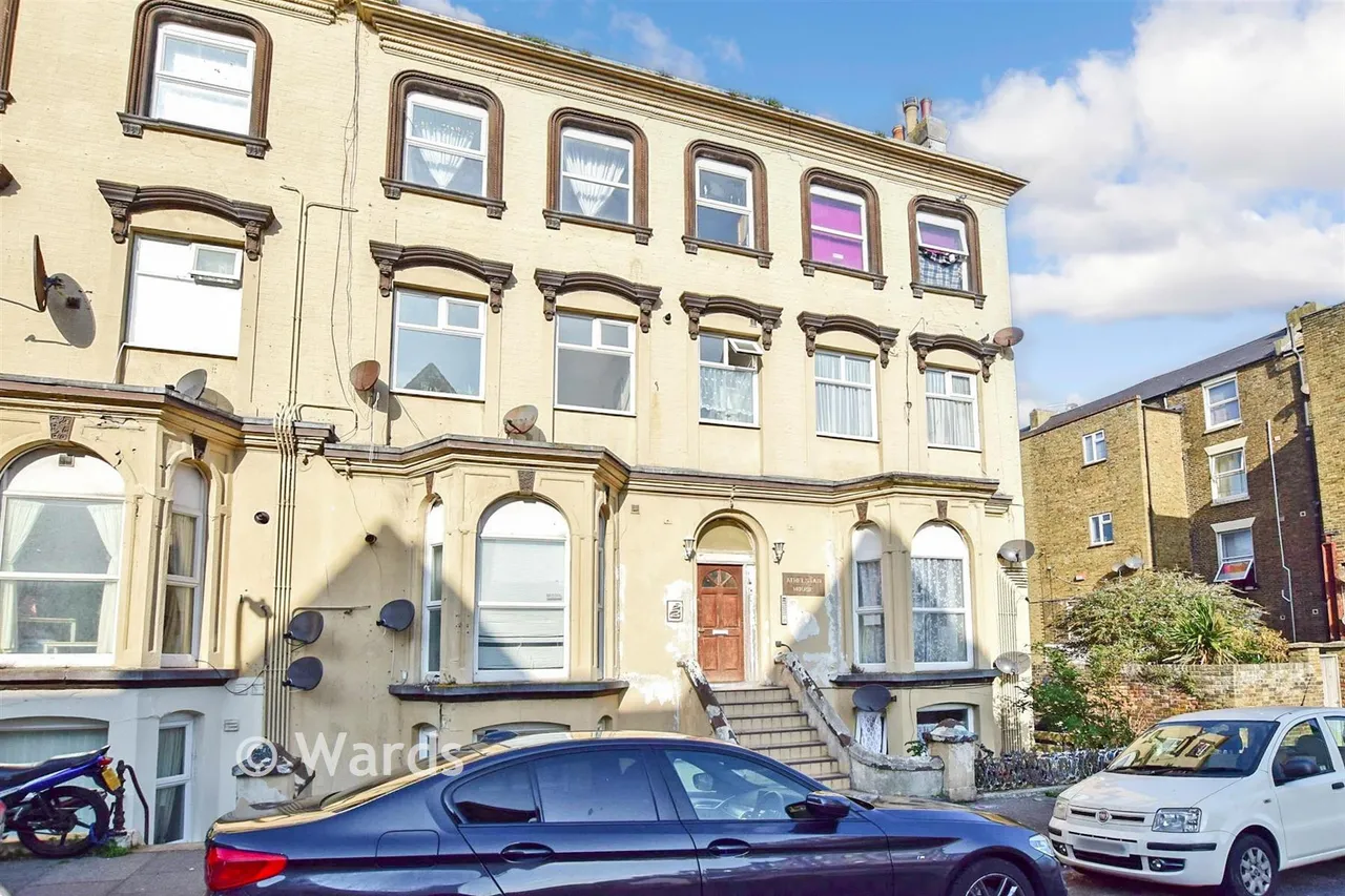 2 bed flat for sale, Athelstan Road, Margate, CT9