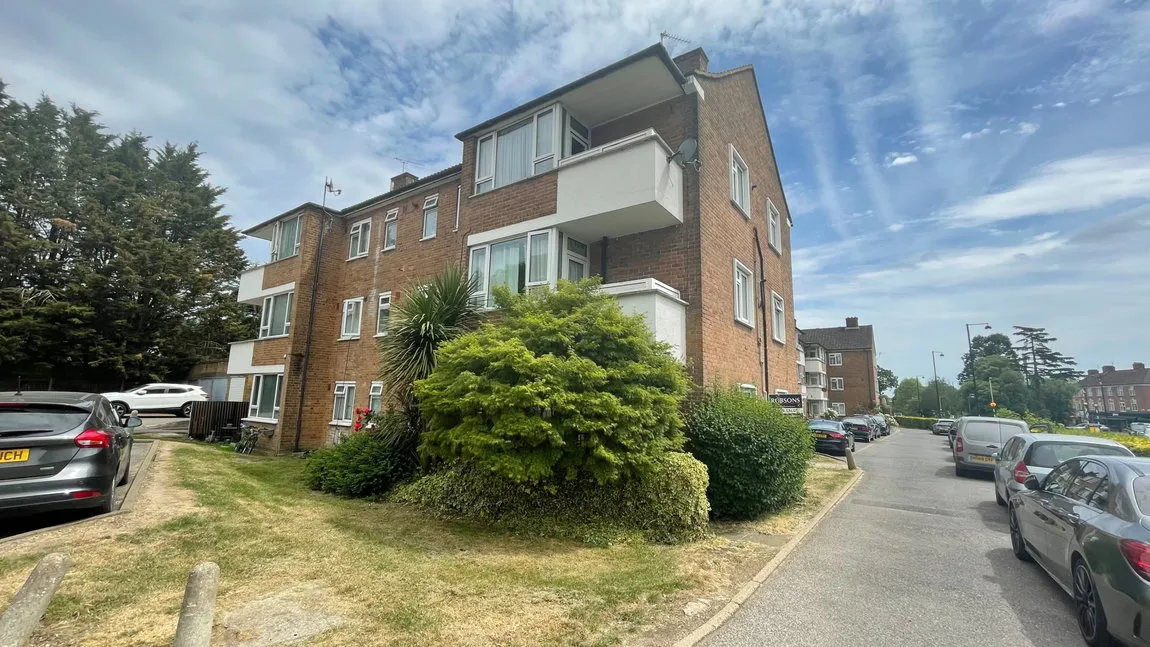 2 bed flat for sale, Northwood Hills, Northwood, HA6