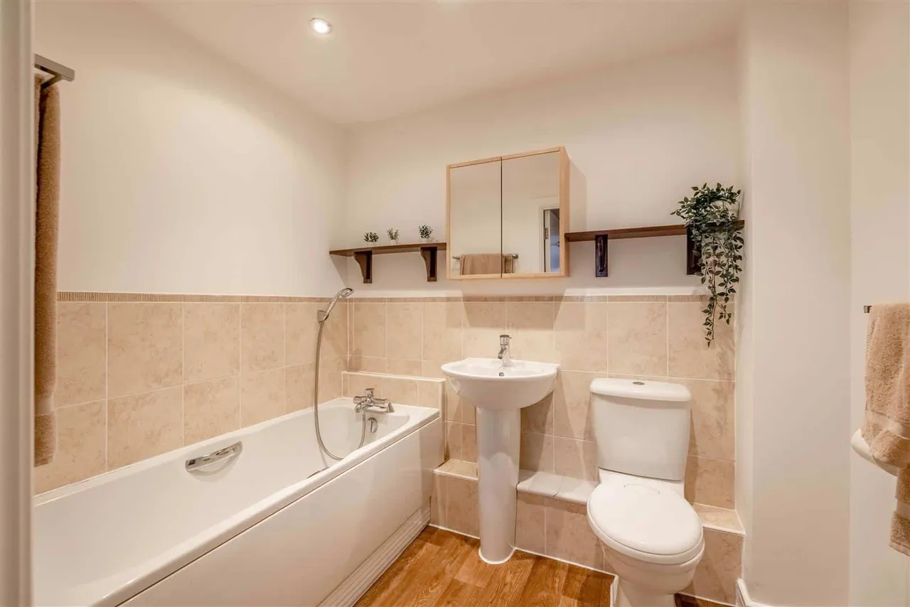 Wolf Lane, Windsor, SL4 4GY, photo 14