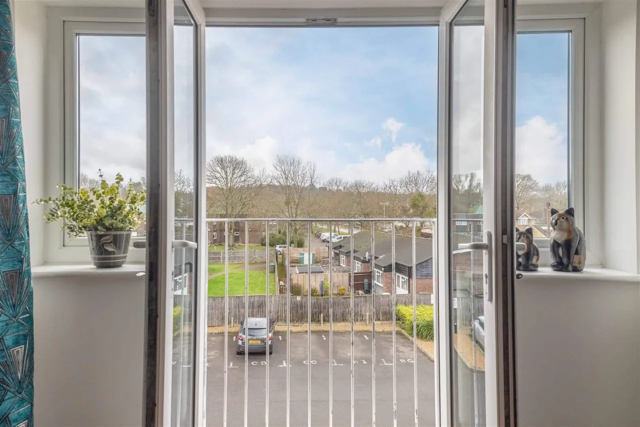 Wolf Lane, Windsor, SL4 4GY, photo 2