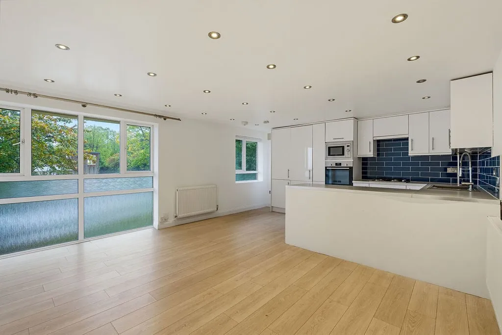 2 bed flat to rent, Cypress Road, London, SE25