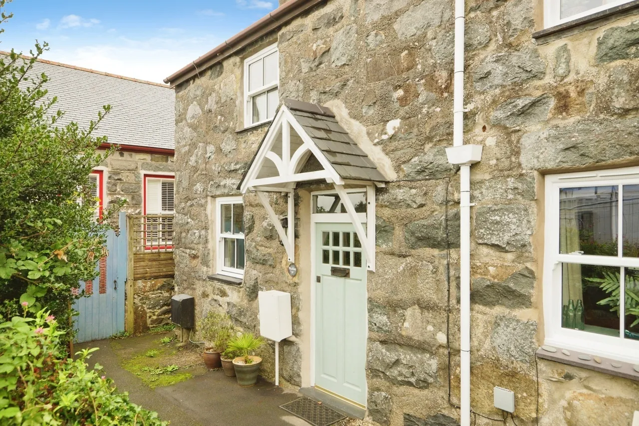 2 bed house for sale, Llanystumdwy, Criccieth, LL52