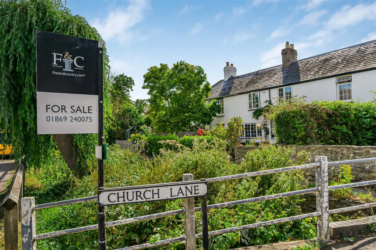 3 bed house for sale, Church Lane, Wendlebury